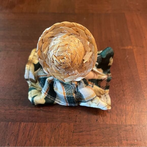 Vintage Doll Anne of Green Gables Figurine 2.5" tall - Picture 3 of 7